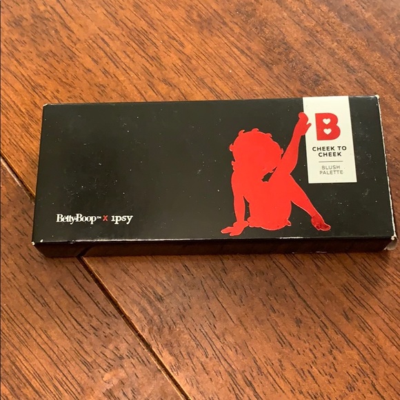 Betty Boop Check to Check Blush Palette - Picture 4 of 4
